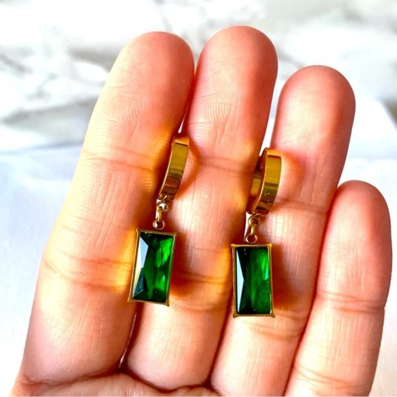 18k Gold Plated Square Emerald Green Crystal Drop Earrings - Picture 6 of 10